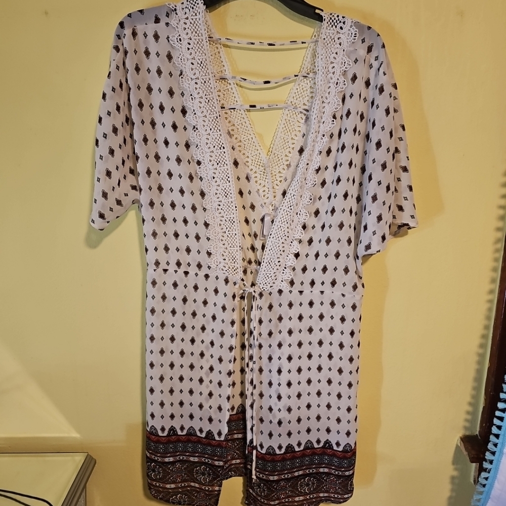Vanity Women's Size Small Sheer Bohemian Kimono or Cover-Up Lace V-neck Diamond